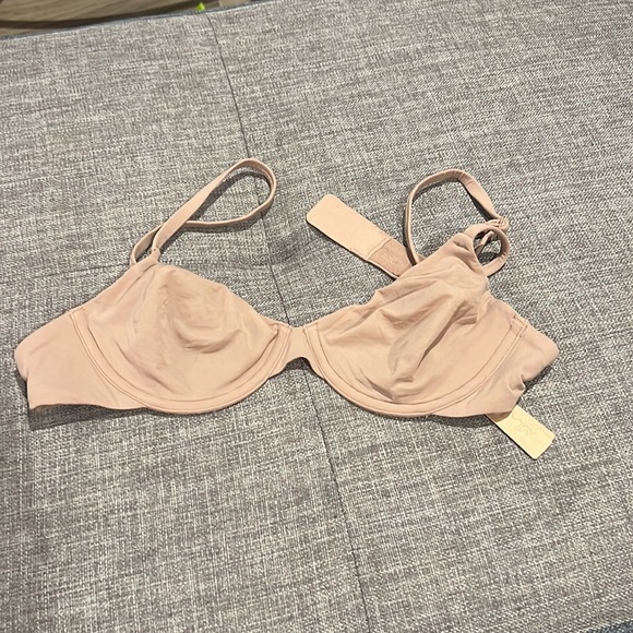 Skims Underwire Bra - Picture 9 of 14